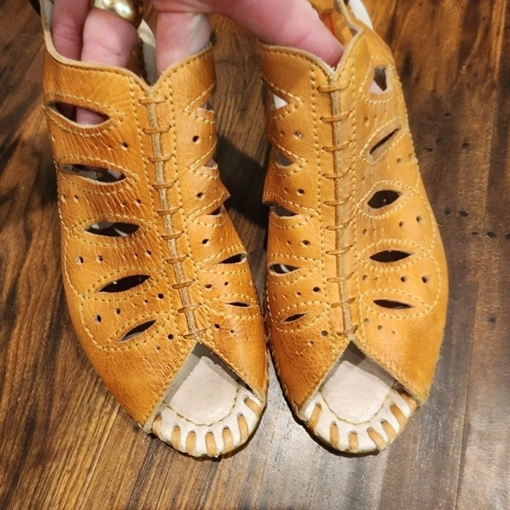 Pikolinos Leather peeptoe slingback sandals